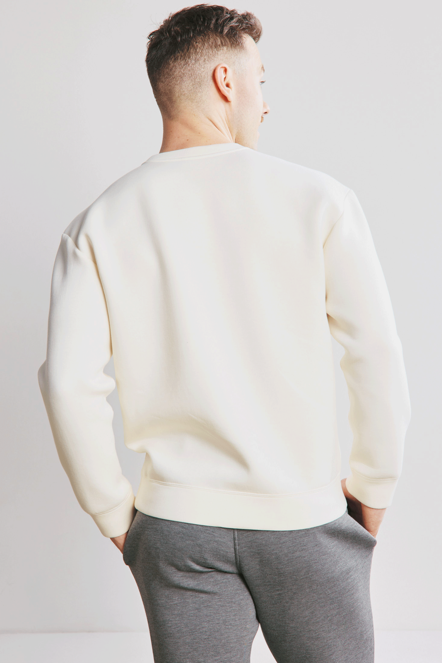 LEZE Zoom Crewneck Sweater